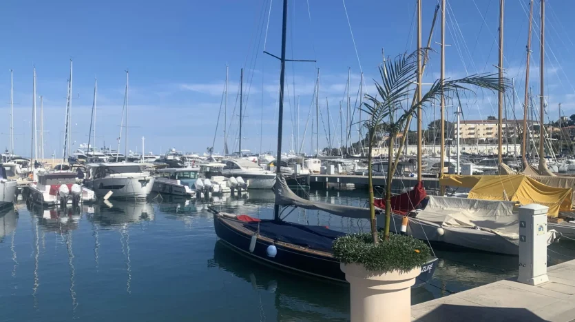 Restaurant à vendre – Saint-Jean-Cap-Ferrat – 80 m² – 380 000 € FAI — photo 1