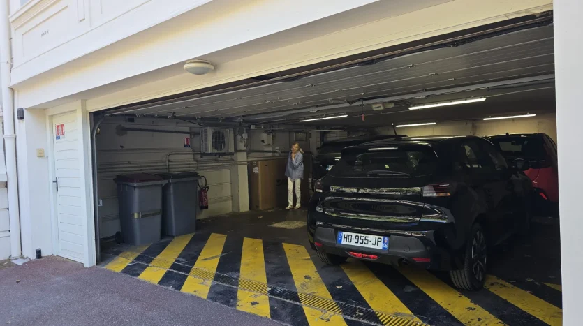 Mixte à louer – Antibes – 297 m² – 12 000 €/mois — photo 4