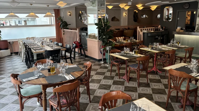 Brasserie à vendre – Nice – 220 m² – 648 000 € FAI — photo 2